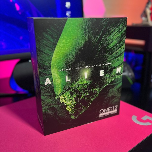 Alien Mezco Toys