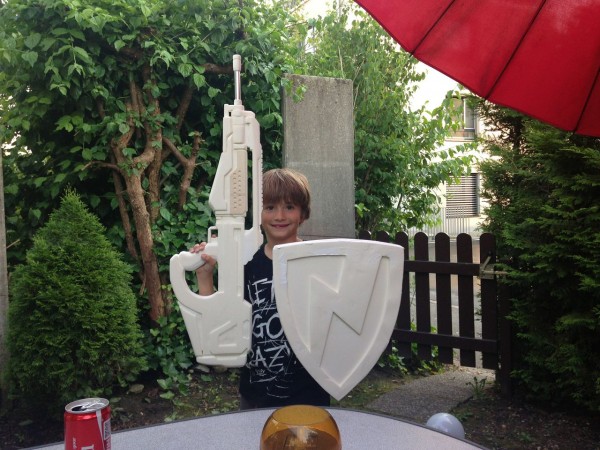 das schild vom simon hett mich ufen idee bracht. ich bastle als nöchscht es zelda-shield (und de wahrschiinli im aschluss no das master-sword dezue).