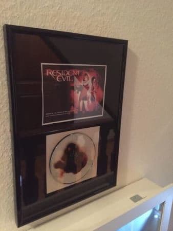 action-und-horror-figuren-resident-evil-screen-used-prop.jpeg
