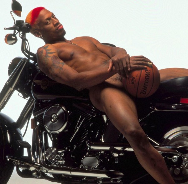 Dennis-Rodman-USA-liegt-nackt.jpg