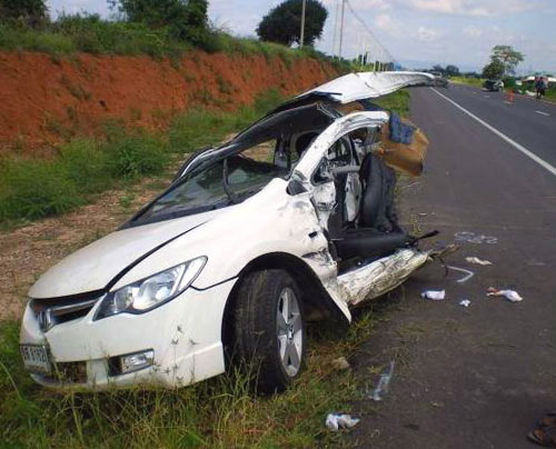 Honda_civic_cut_in_half_front.jpg